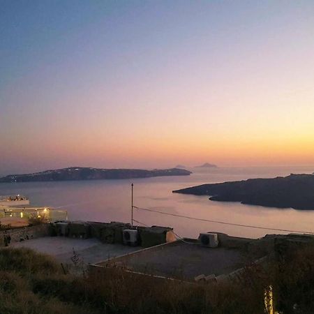 Santorini Pleasure Studios Fira  Exterior foto