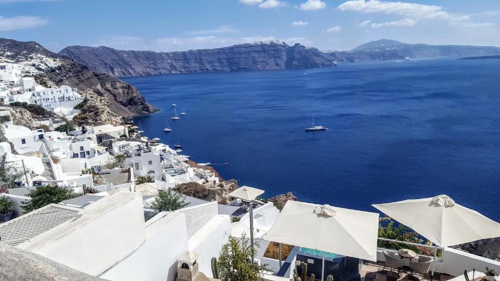 Santorini Pleasure Studios Fira  Exterior foto